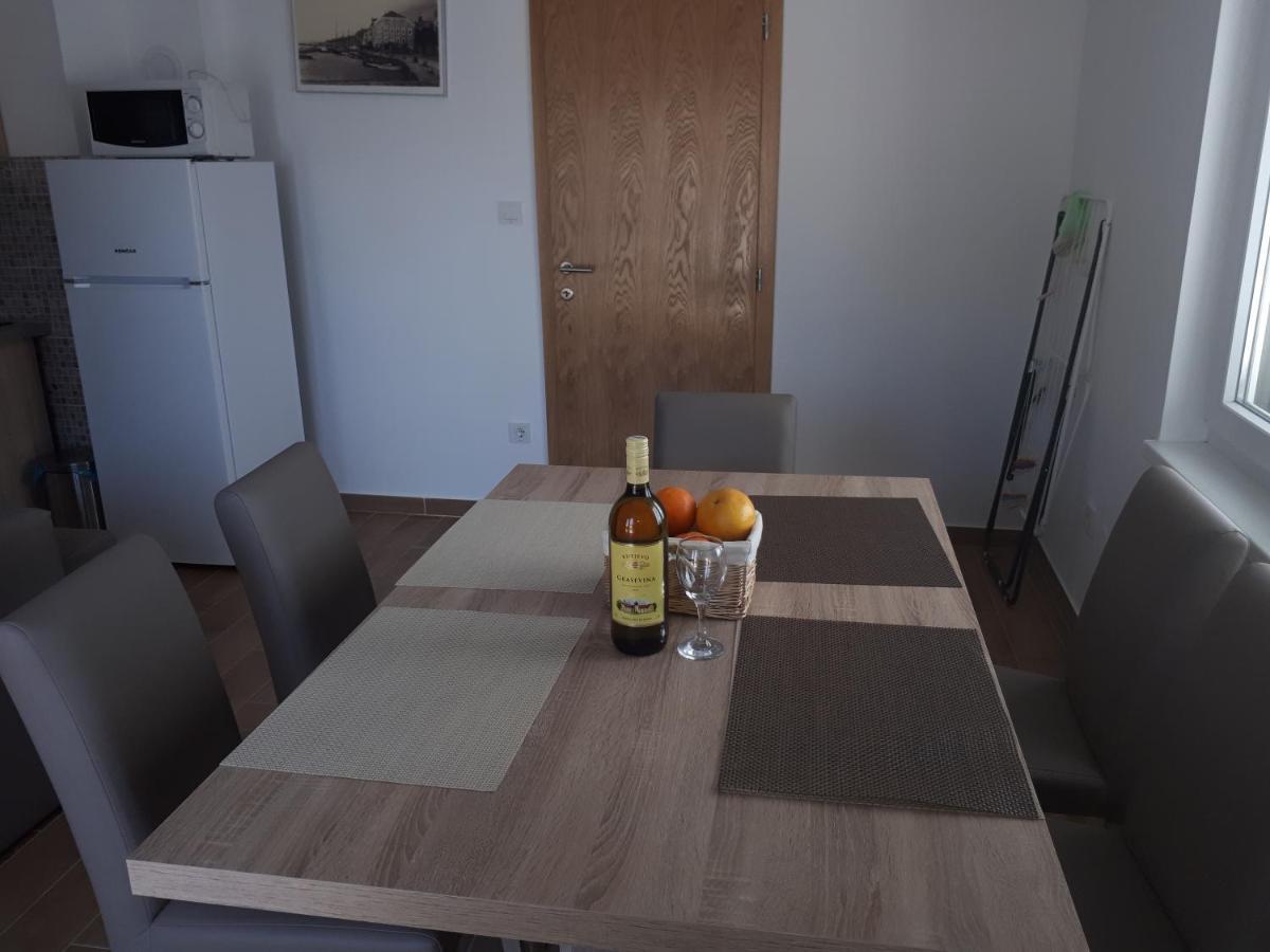 Apartmani Andrea Karlobag Zewnętrze zdjęcie