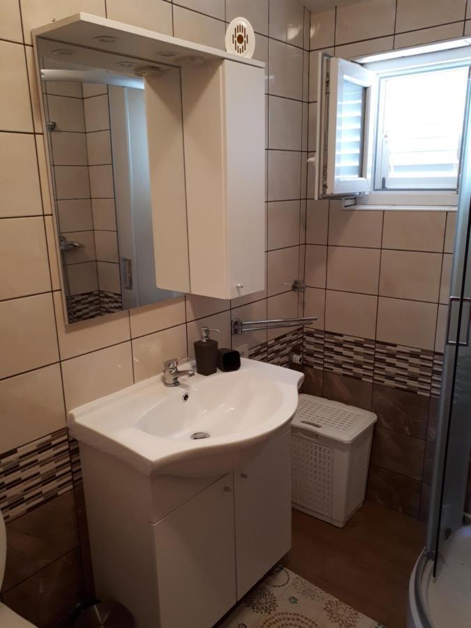 Apartmani Andrea Karlobag Zewnętrze zdjęcie