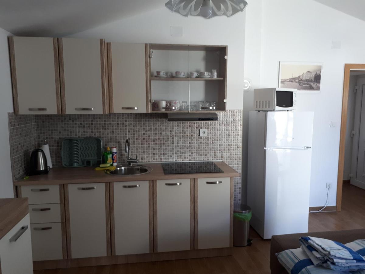 Apartmani Andrea Karlobag Zewnętrze zdjęcie