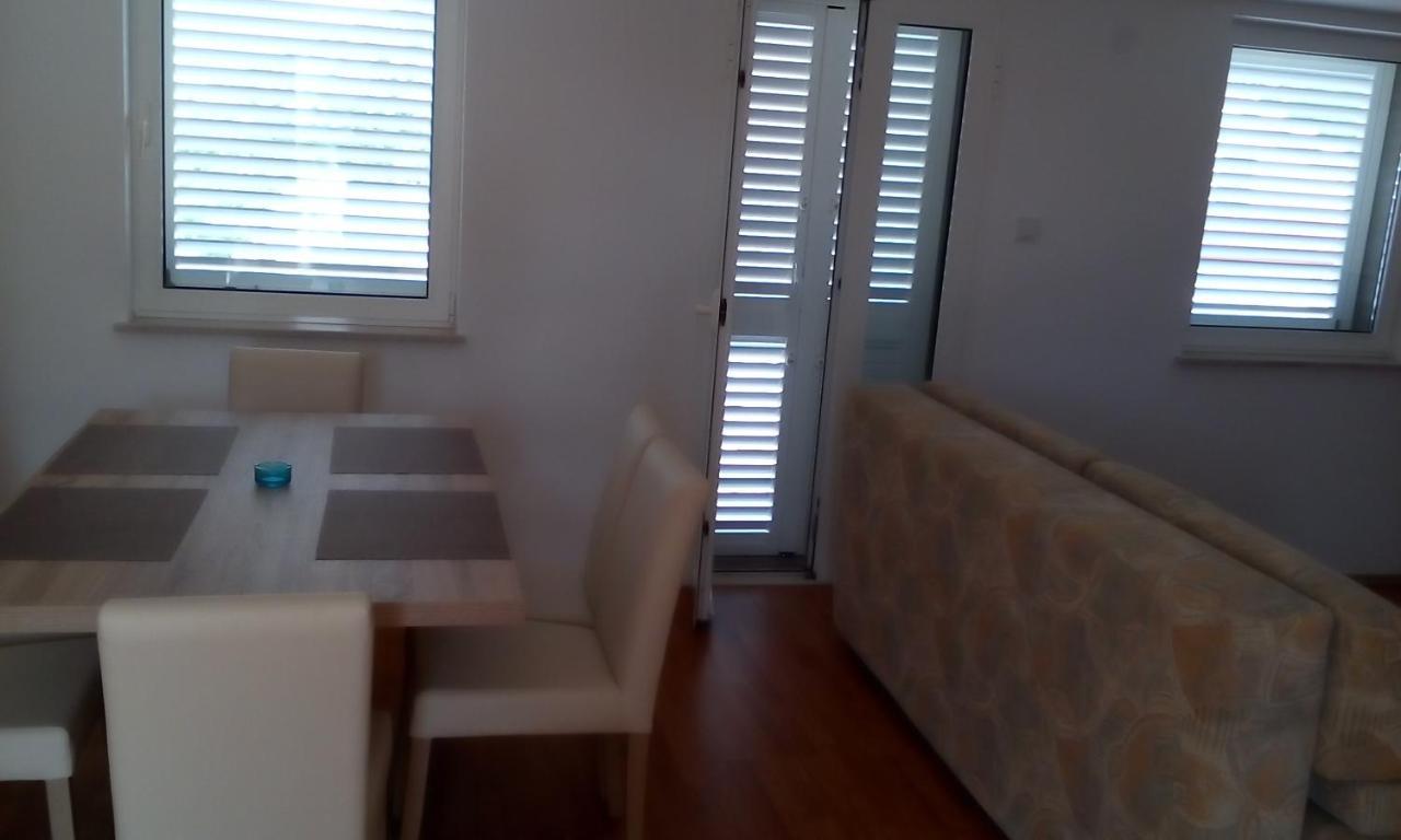 Apartmani Andrea Karlobag Zewnętrze zdjęcie