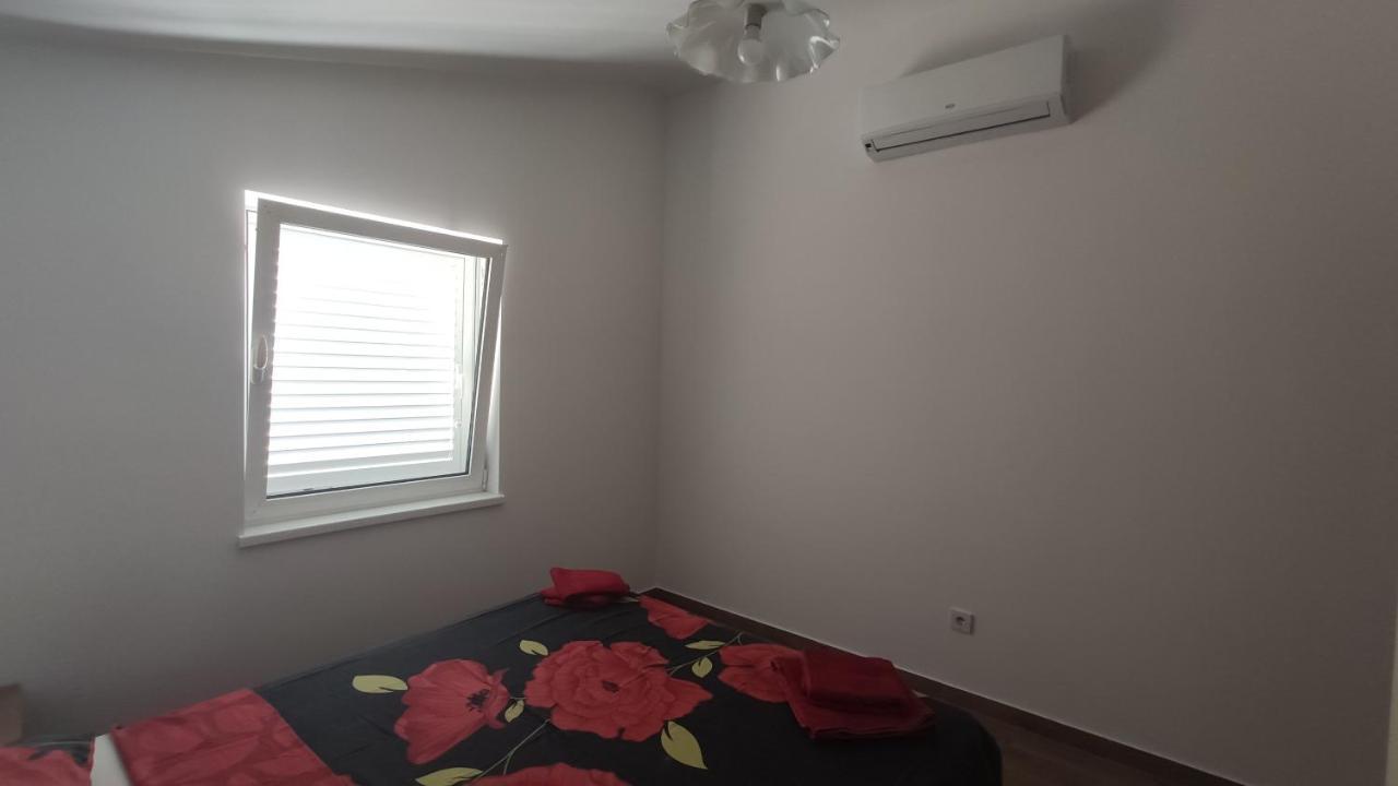 Apartmani Andrea Karlobag Zewnętrze zdjęcie