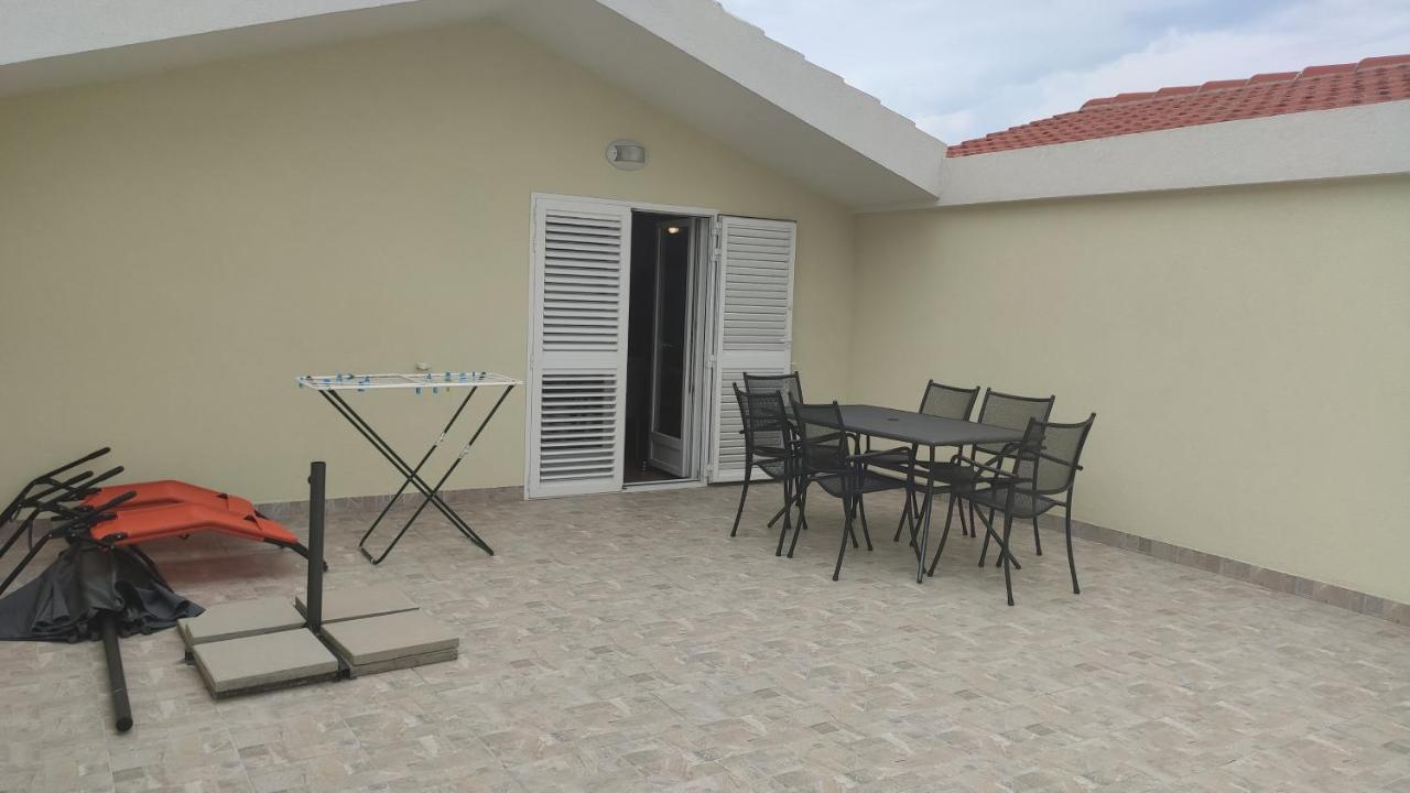 Apartmani Andrea Karlobag Zewnętrze zdjęcie
