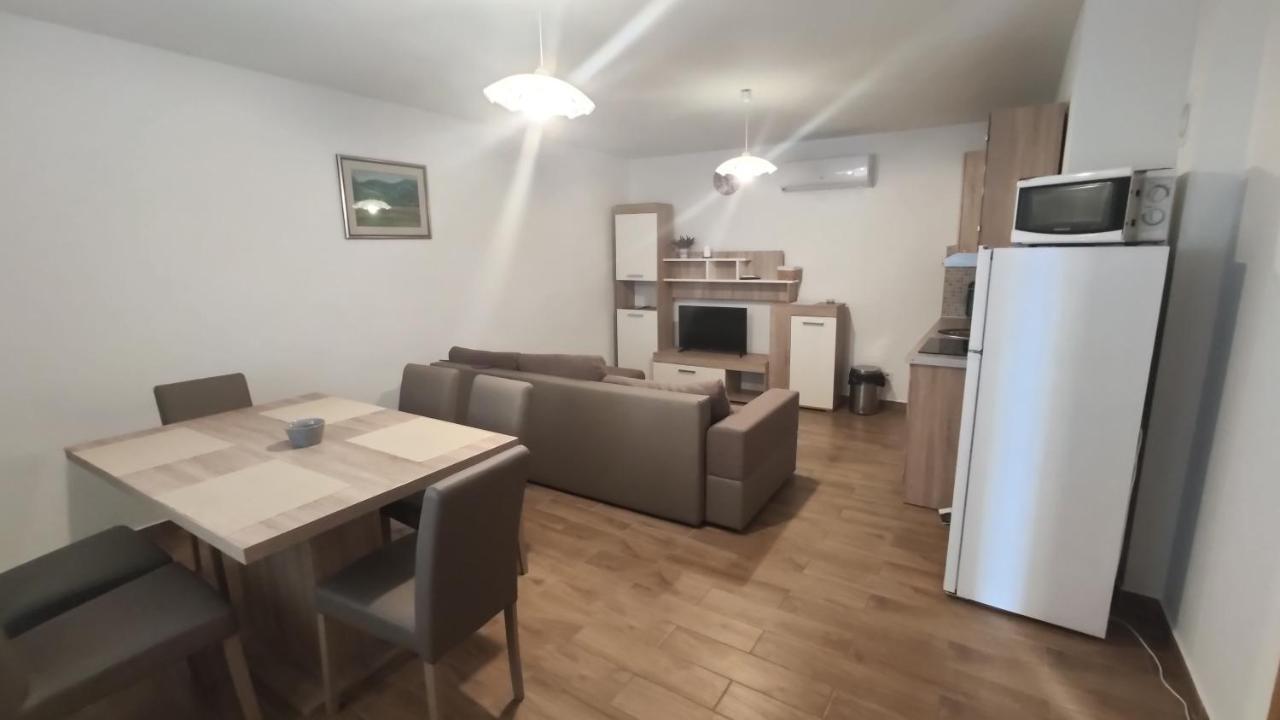 Apartmani Andrea Karlobag Zewnętrze zdjęcie