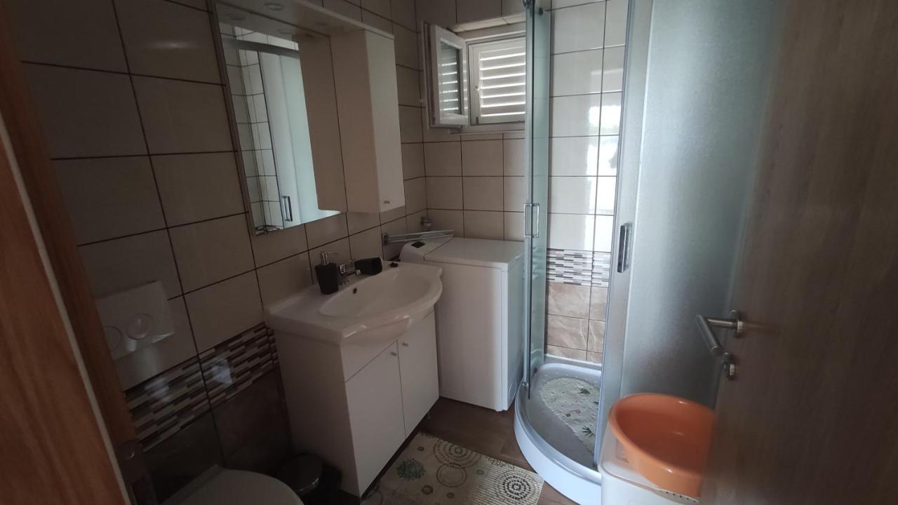 Apartmani Andrea Karlobag Zewnętrze zdjęcie